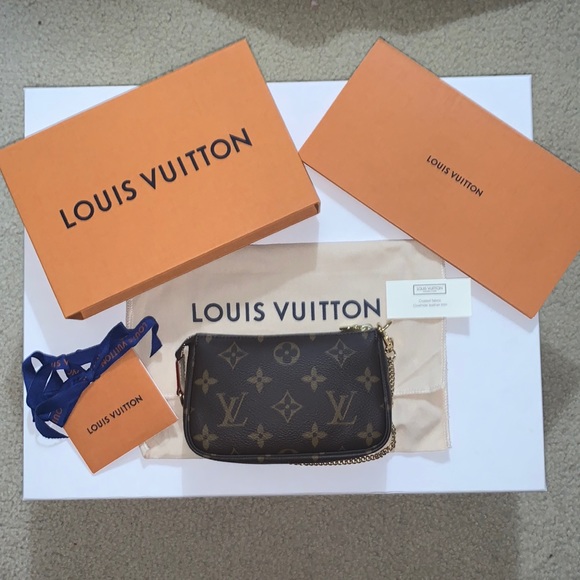 New💫 Louis Vuitton MINI POCHETTE ACCESSOIRES - Picture 4 of 9